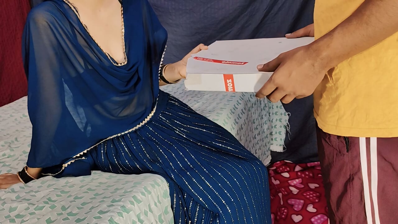 Il ragazzo che consegna le pizze alla ragazza del college ko jam ke pela