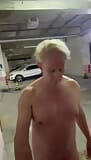 Stout in de parkeergarage snapshot 5