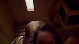 Monika Fox lutscht schwanz in der sauna snapshot 8