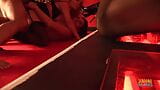 Jungs nehmen ihre MILF-Dates in eine Strip-Bar, um zu genießen snapshot 11