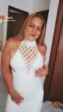 Moi en robe blanche snapshot 5