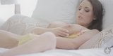 Angela White - eine schöne vollbusige Solo-Masturbation am Morgen snapshot 7