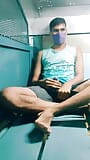 Indische homo in openbare trein sexy grote kont snapshot 2