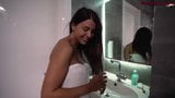 Une petite amie sexy suce une bite et baise sensuellement sous la douche snapshot 2