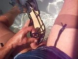 SCHUH FICK IM POOL snapshot 3