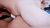 У моей падчерицы эта бритая киска трахается без презерватива - настоящее домашнее видео snapshot 16