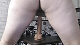 La moglie miLF bbW ha iniziato ad allungare la sua stretta figa sposata con un grosso dildo - Lattiginosa Mari snapshot 6