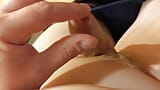 Masturbation douce avec un orgasme intense et grognant snapshot 9