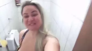 Youtuber Gleice Leitinynho - Overflowing Boobs at Washing: Mom Ass ...