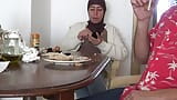 Pervertida madrastra turca bebe semen de hijastros para el desayuno snapshot 4