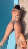 Bunda na piscina snapshot 1