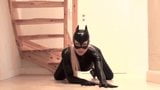 Latex Catwoman auf der Treppe gefickt und besamt snapshot 1