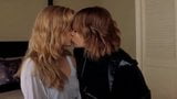 Amy Adams und Lauren German Kissing snapshot 1