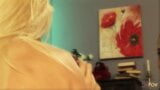 Лесбийская горничная помогает своему боссу снять стресс, поедая ее и долбя в киску ее дилдо snapshot 14
