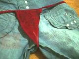 Tanga de hilo roja olvidada en jean de mi mujer snapshot 3