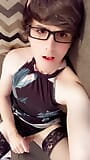 Nerdy Femboy w okularach podnosi sukienkę do zabawy snapshot 8