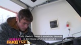 Weiblicher gefälschter Taximechaniker gibt Blondine einen vollen sexuellen Service snapshot 5
