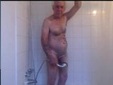 Nonno nella doccia snapshot 5