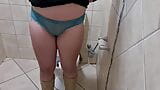 Big ass slut cam fetish toilet piss, different angles snapshot 1