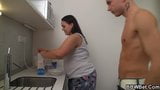 Novia gorda es follada en la cocina snapshot 4