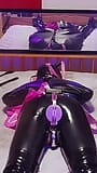 Sissy mucama dejada para luchar en esclavitud mientras la dominatrix se baña y se prepara snapshot 4