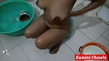 Desi indiana quente tia nua limpando sua buceta e tomando banho antes do sexo snapshot 1