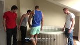Vier jongens neuken zonder condoom op Williamhiggins aftrekfeestje snapshot 3