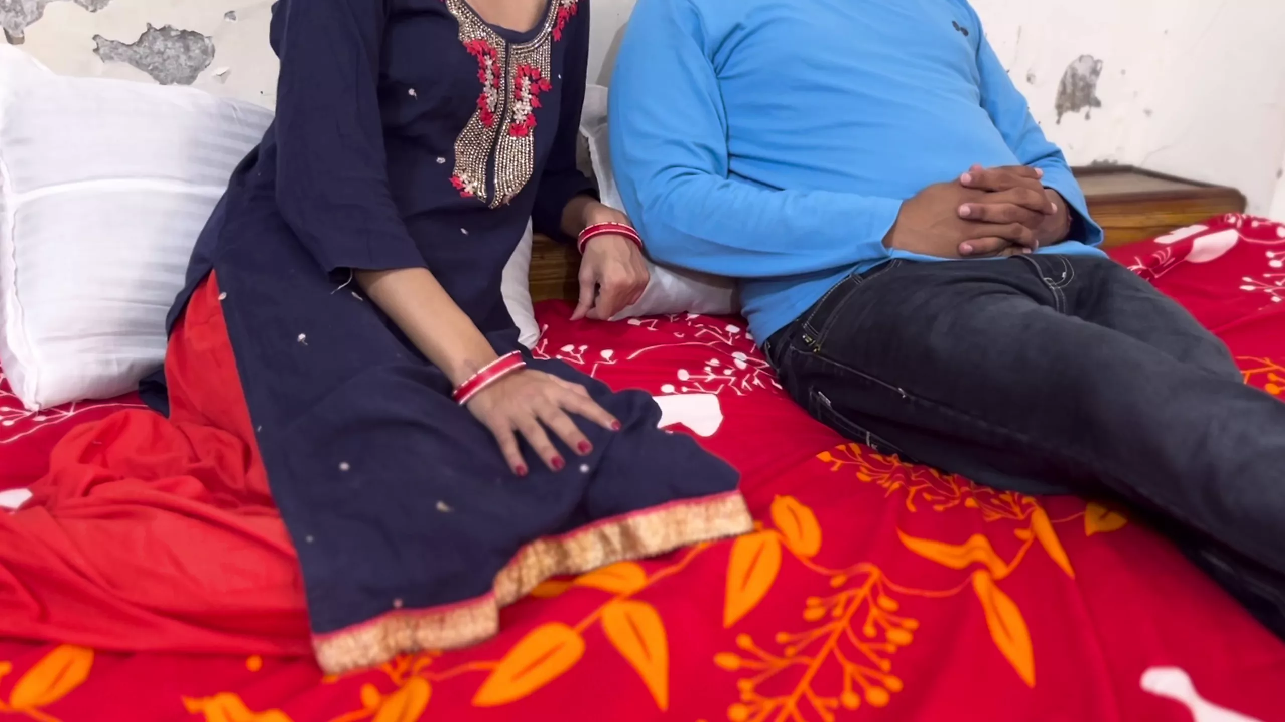 Sagi indu chachi ka paani nikal diya bhatije mukul ne chachi amma ne bete ka lund choos ke apni chut chudwa li bằng tiếng Hindi