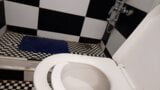 Schmutziges Badezimmer überall, lutsch mein Sperma snapshot 1