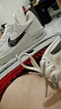 Leuk om mijn Nike Air Force te neuken snapshot 11