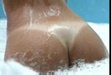 Amanda Alves toma banho snapshot 7