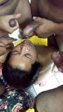 Desi Bhabhi lutscht Schwänze im Gangbang snapshot 5