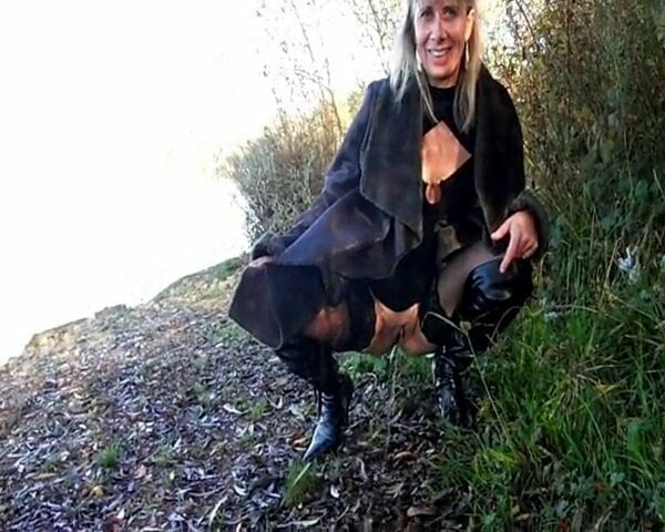 Lisa of Lisa and Sparrow peeing outdoors