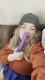 Sissy-Mädchen lutscht großen Dildo snapshot 5