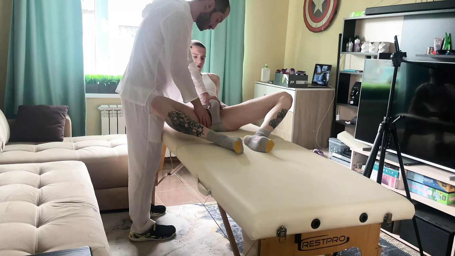 Dicky massör knullar atletisk twink under massage