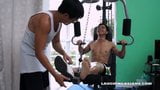 亚洲男孩 vahn 得到一个痒痒的锻炼 snapshot 7