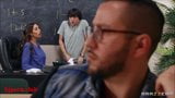 Учительница соблазняет ученицу перед классом snapshot 5