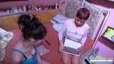 Oldnanny madura henrietta y lesbiana adolescente divertido snapshot 3