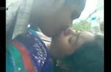 Une jeune fille desi baise son amant dans la forêt snapshot 3