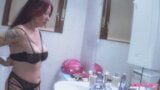 La divina milf Roberta Farnese si masturba poi arriva un cazzo snapshot 15