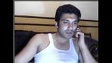 Pakistanischer Typ Farhan wichst vor der Webcam snapshot 2