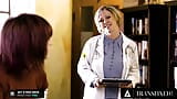 Transfixed - Jean Hollywood tiene un examen físico con la enfermera trans Khloe Kay y su doctora lesbiana cis snapshot 4