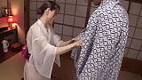 Grote lading sperma gevuld in het strakke poesje van een Japanse milf snapshot 2