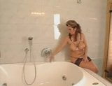 Naturale procace milf Constance Devil, servizio in camera d&#39;albergo snapshot 3