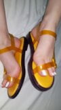 Goldsandalen, Footjob, Teil 2 snapshot 8