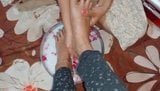 Service des pieds d'une maîtresse indienne snapshot 7