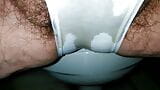 Une comtesse noire pisse à travers sa culotte blanche - MILF allemande BBW snapshot 5