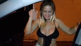 Angelica milf gostosa mostrando seu decote no carro snapshot 5