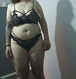 La matrigna in lingerie nera con grandi tette viene filmata dal figliastro snapshot 12