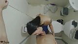 バスルームで彼の巨根をフェラして継息子を驚かす-スペイン人のポルノ snapshot 13